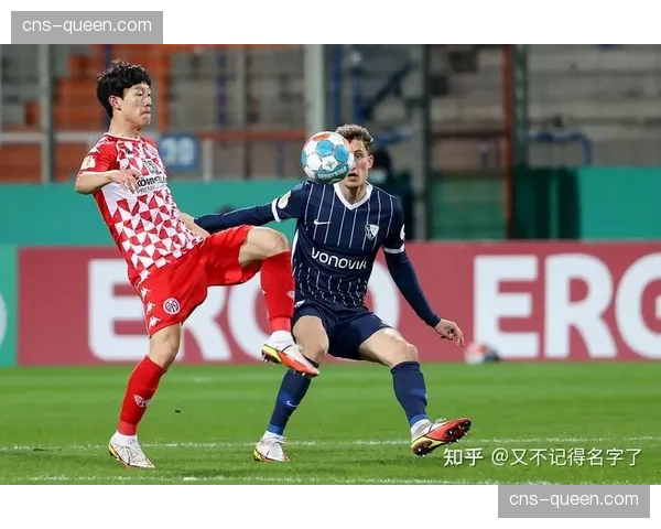 战术板：解析美因茨对阵波鸿时使用的三中卫阵型效果