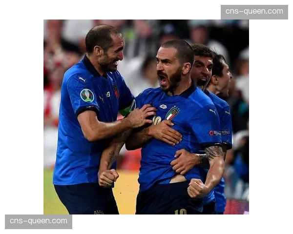 特写：老将沃克追防加纳乔成功后振臂怒吼